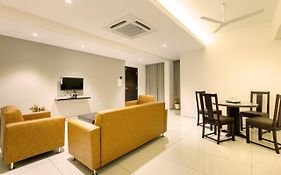 Hotel Paramount Suites & Service Apartments